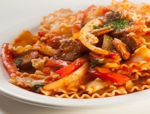 a red sauce pasta with mushrooms
